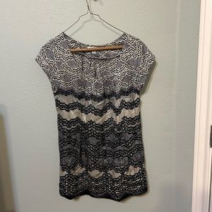 Cabi 817 Chantilly lace cap sleeve silk blouse M